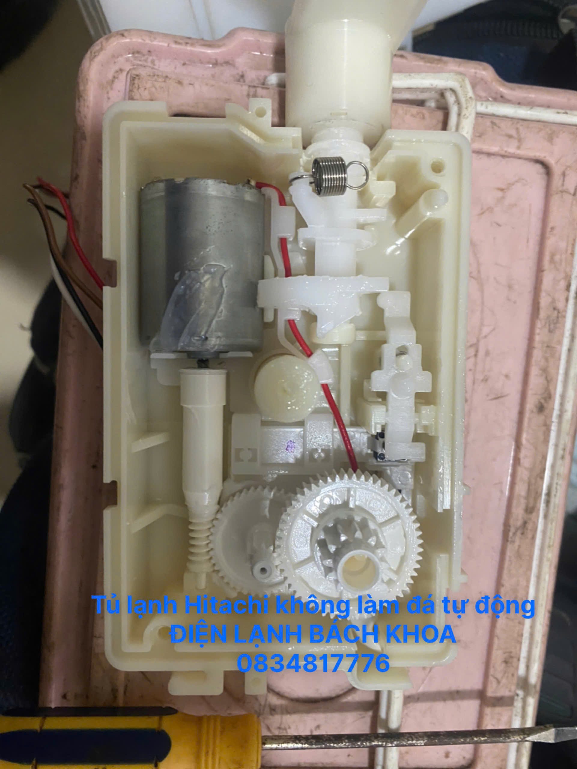 Nguyên nhân tủ lạnh Hitachi không làm đá tự động