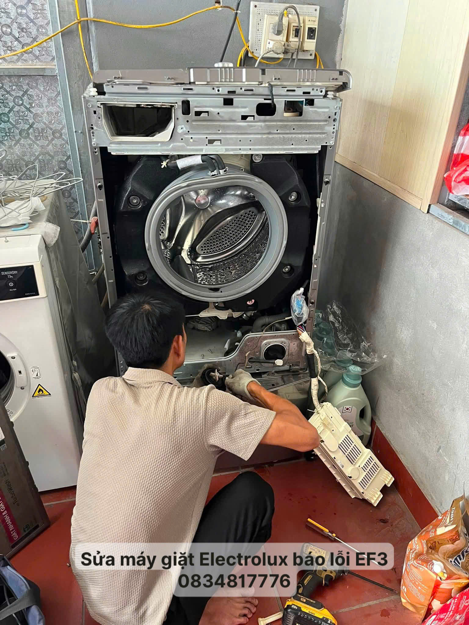 Thợ sửa máy giặt Electrolux báo lỗi EF3