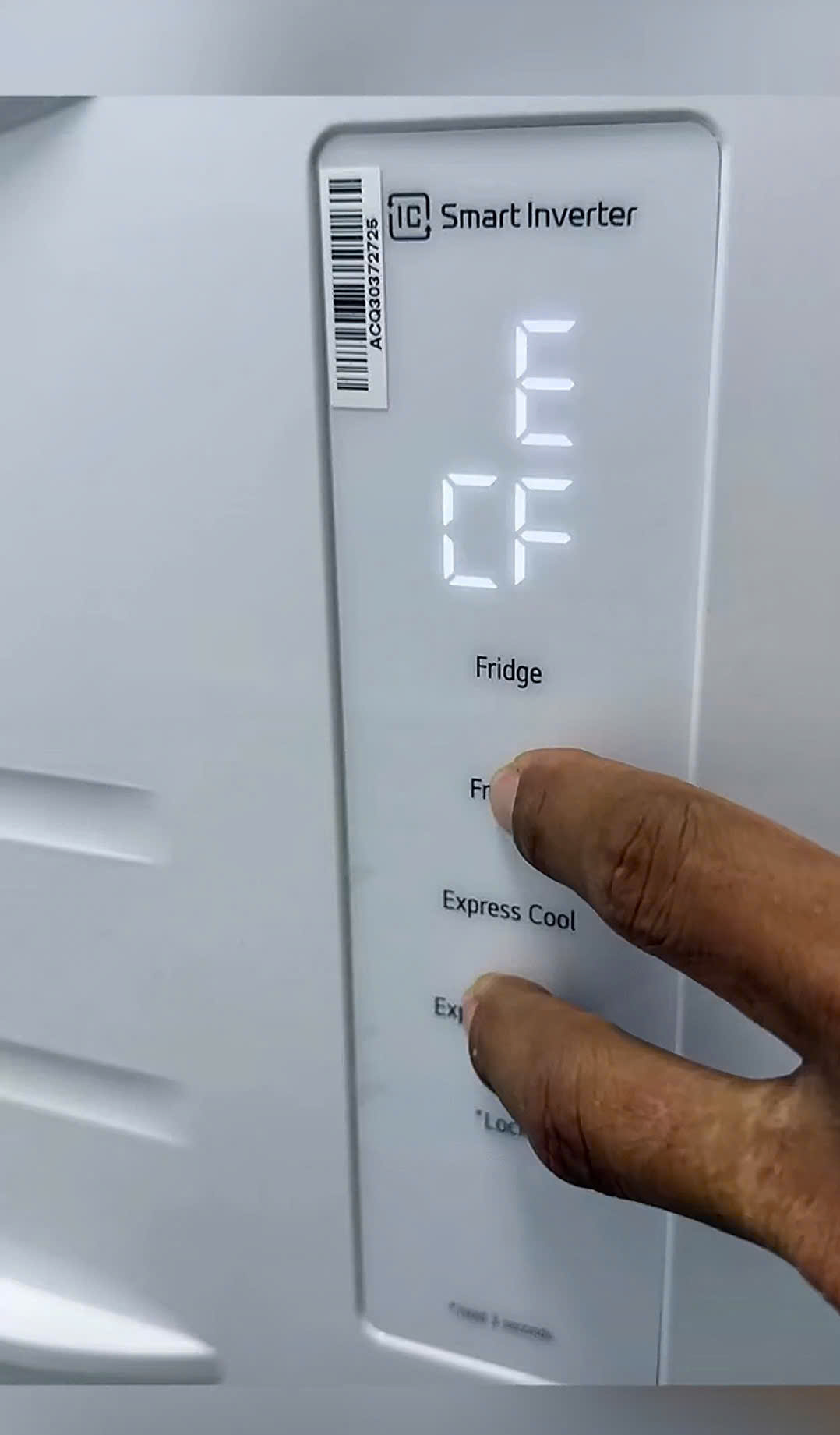 Hình ảnh hiển thị tủ lạnh LG báo Lỗi CF