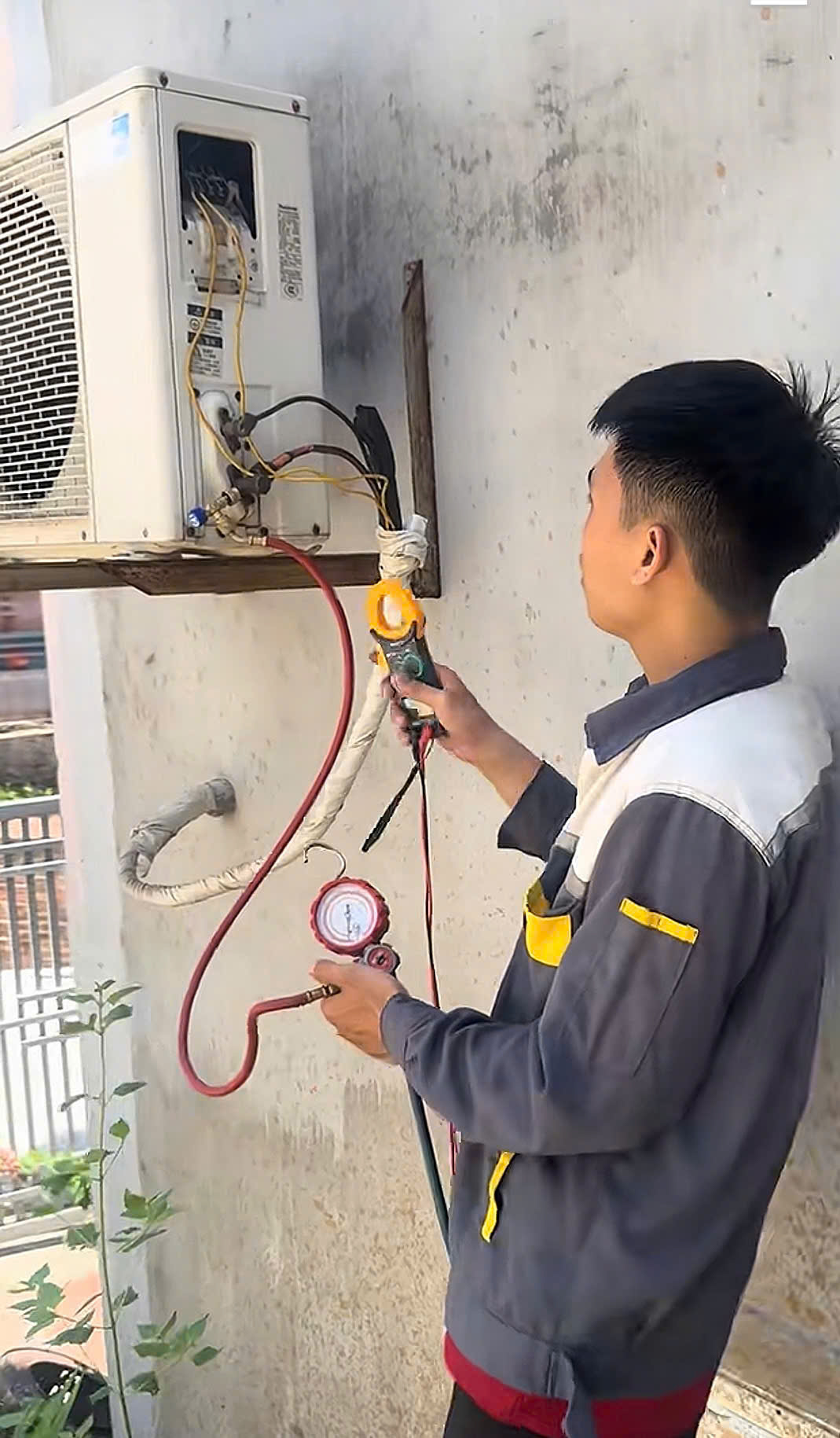 Thợ nạp gas điều hòa tại Thanh Xuân