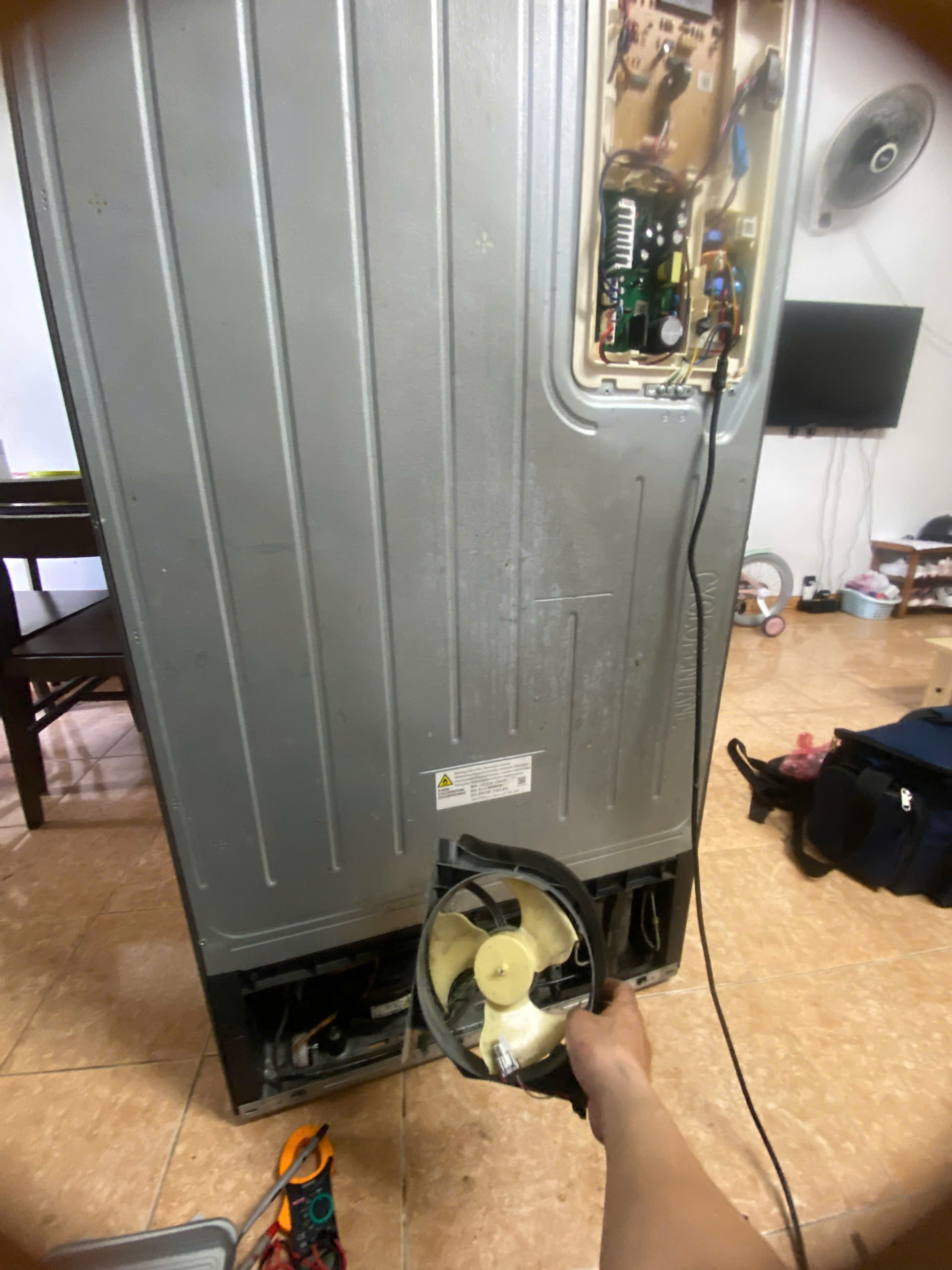 Thợ kĩ thuật thay quạt tủ lạnh tại Thanh Trì