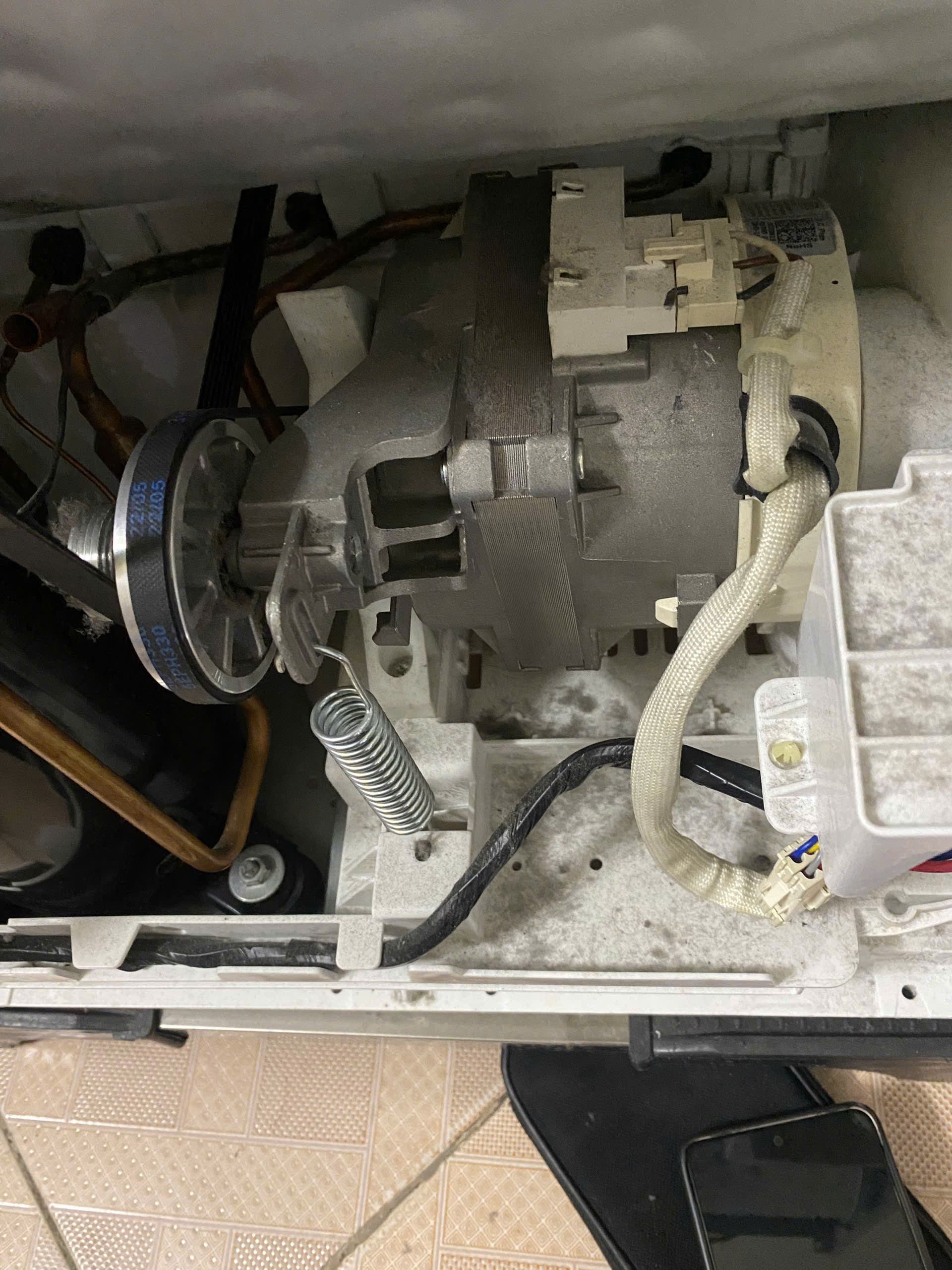 Máy sấy Aqua kêu to - Nguyên nhân và Cách xử lý triệt để 2 Máy sấy Aqua kêu to - Nguyên nhân và Cách xử lý triệt để