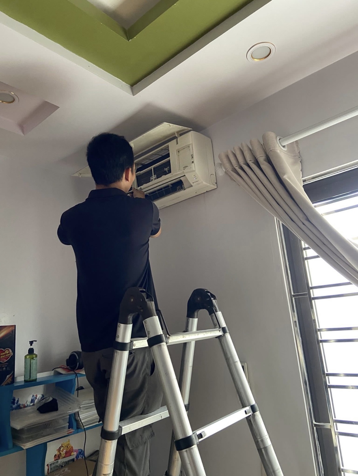 Sửa Điều Hòa Casper Tại Hà Nội Uy Tín – Có Mặt 30 Phút – Điện Lạnh Bách Khoa 0834817776 3 Thợ kĩ thuật sửa bo mạch điều hòa Casper tại nahf Hà Nội