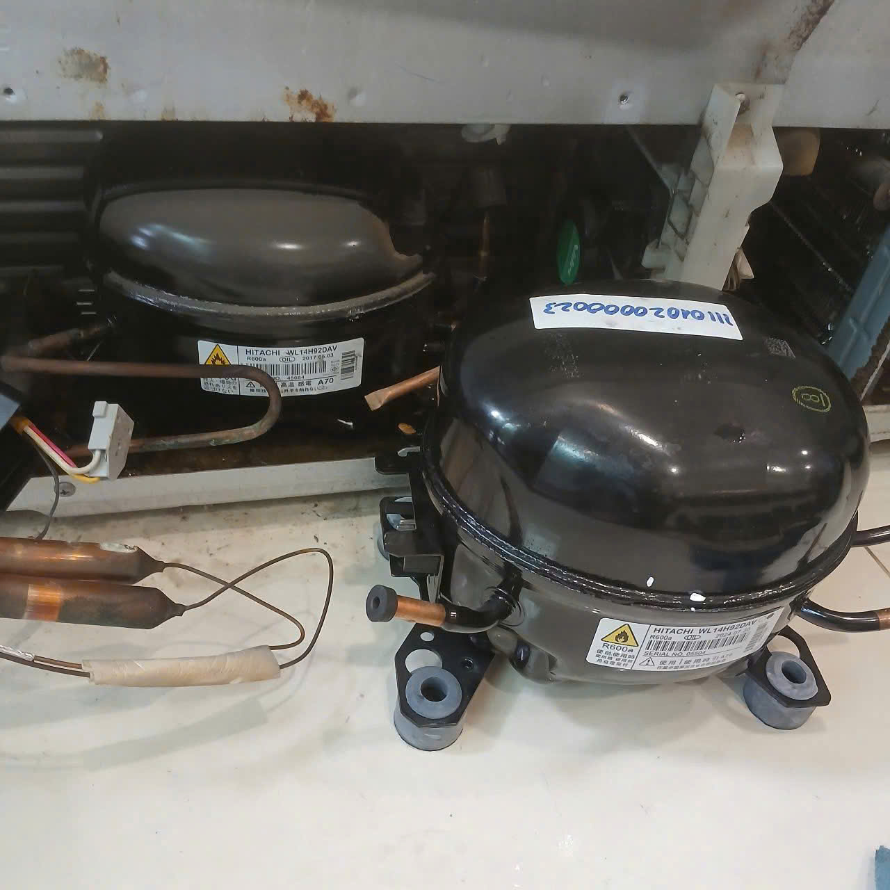 Tủ lạnh Hitachi nháy đèn 7 lần là gì ? Nguyên nhân & cách sửa nhanh