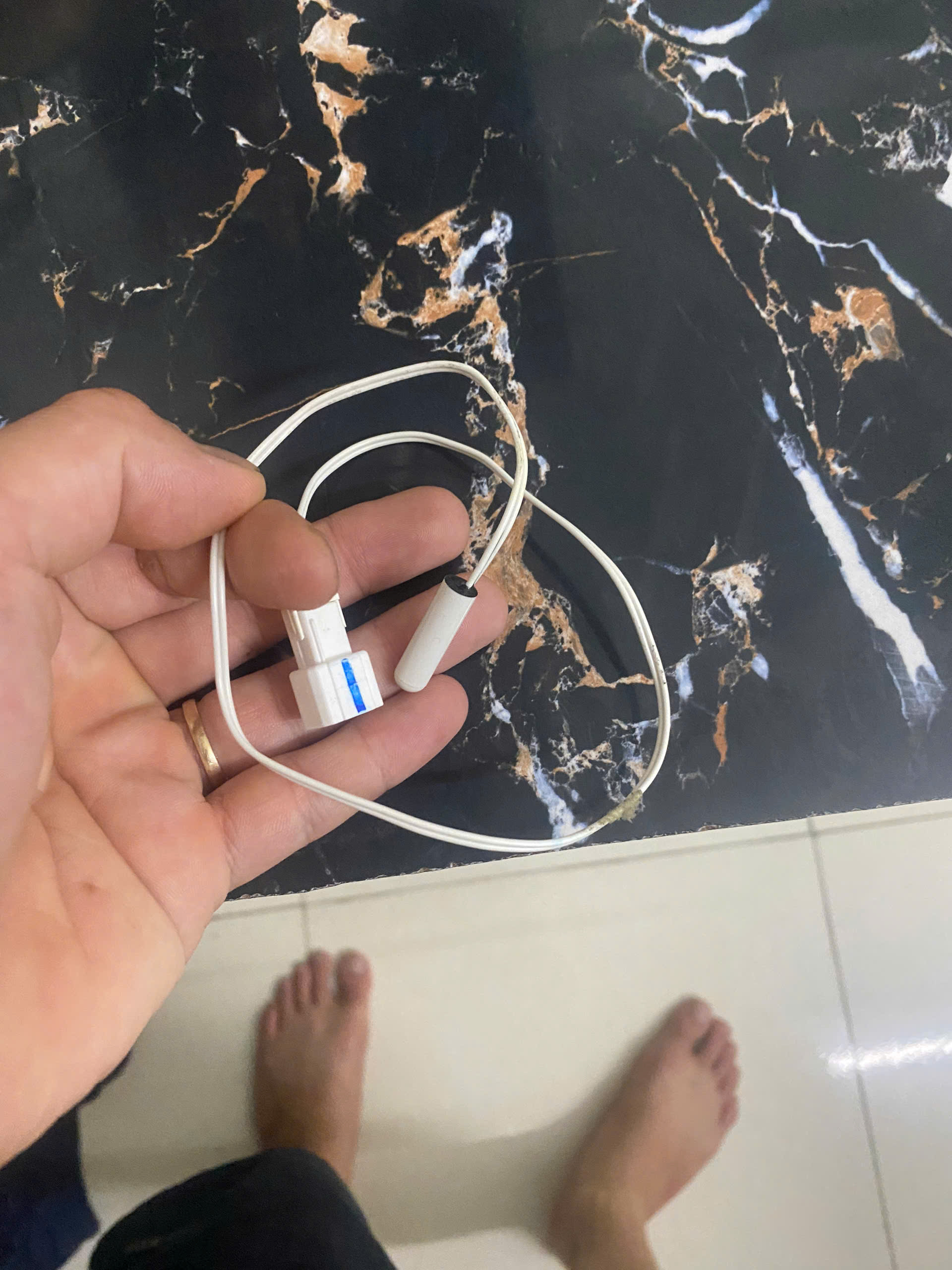 Tủ lạnh Hitachi nháy đèn 2 lần ? Nguyên nhân và Cách xử lí hiệu quả tại nhà