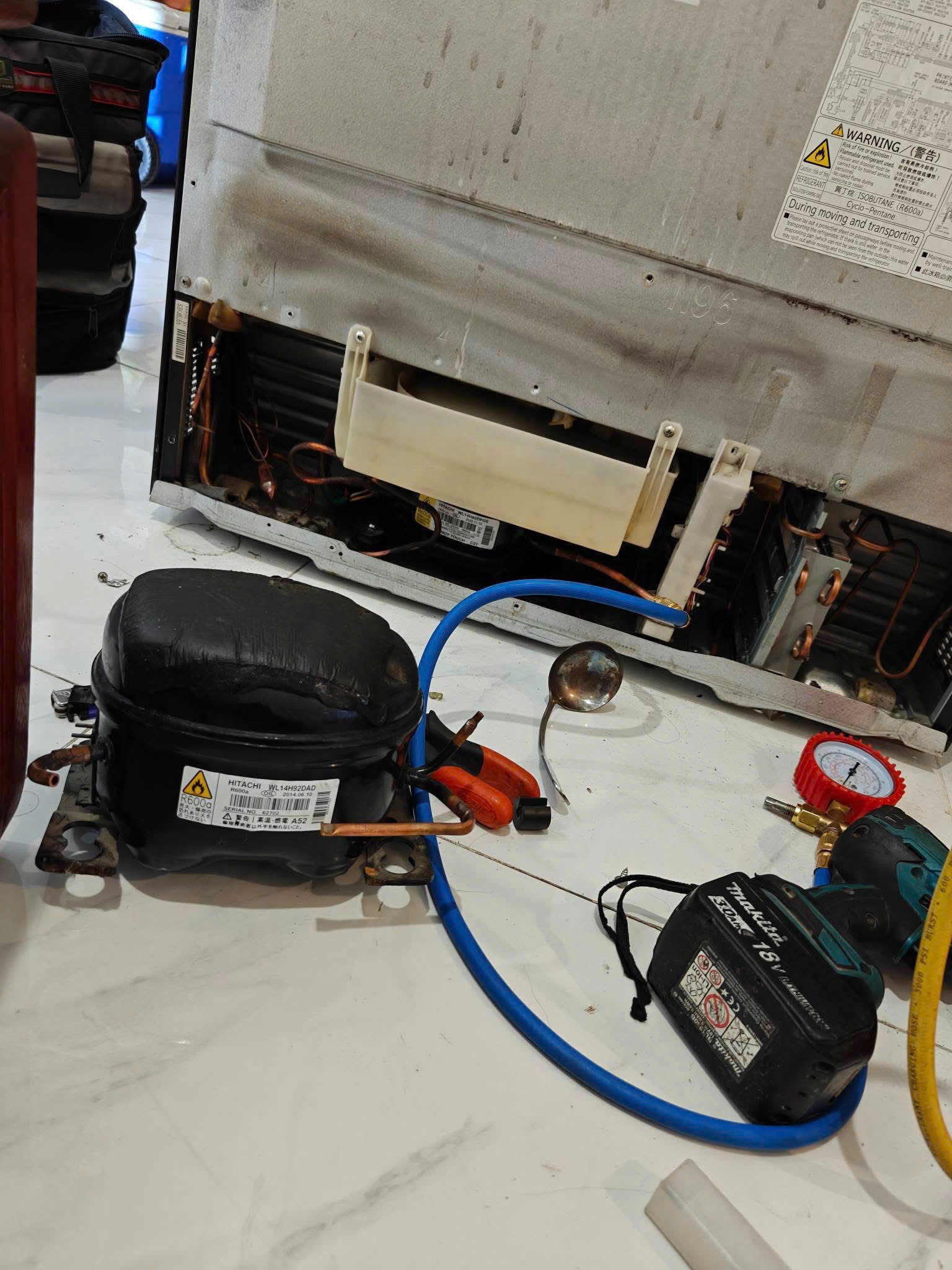 Tủ lạnh Hitachi nháy đèn 2 lần ? Nguyên nhân và Cách xử lí hiệu quả tại nhà