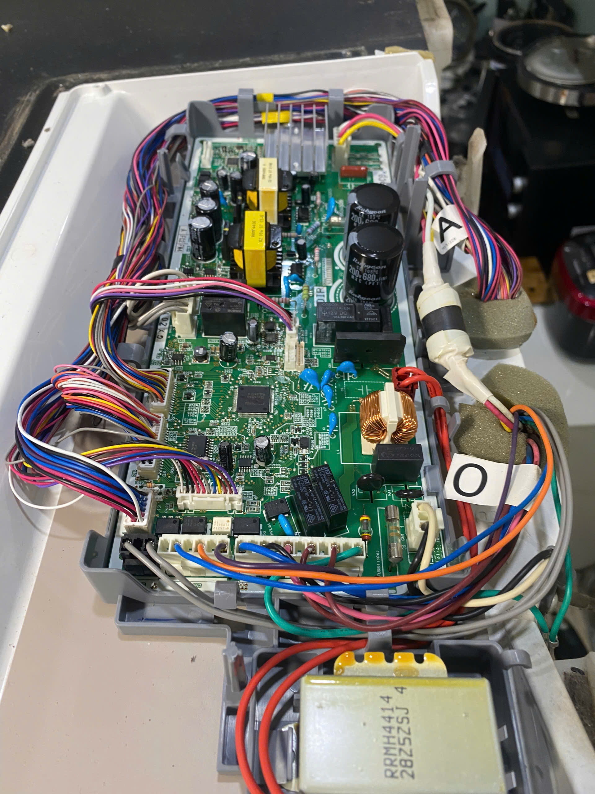 Tủ lạnh Hitachi nháy đèn 7 lần là gì ? Nguyên nhân & cách sửa nhanh