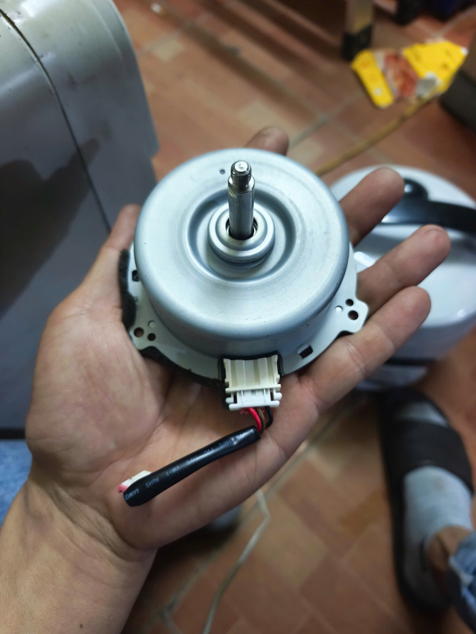 Máy lọc không khí LG có mùi khét, Nguyên nhân và cách xử lí tại nhà