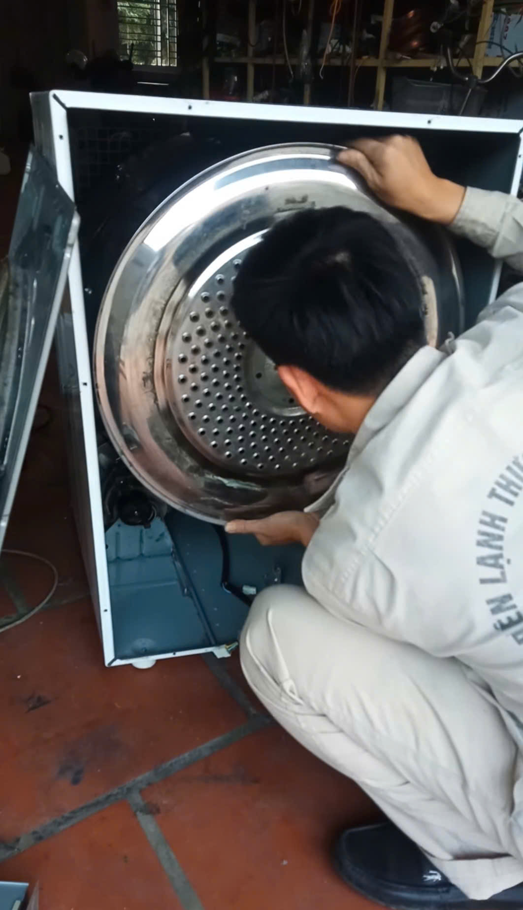 Thợ kĩ thuật sửa máy sấy tại nhà Đống Đa