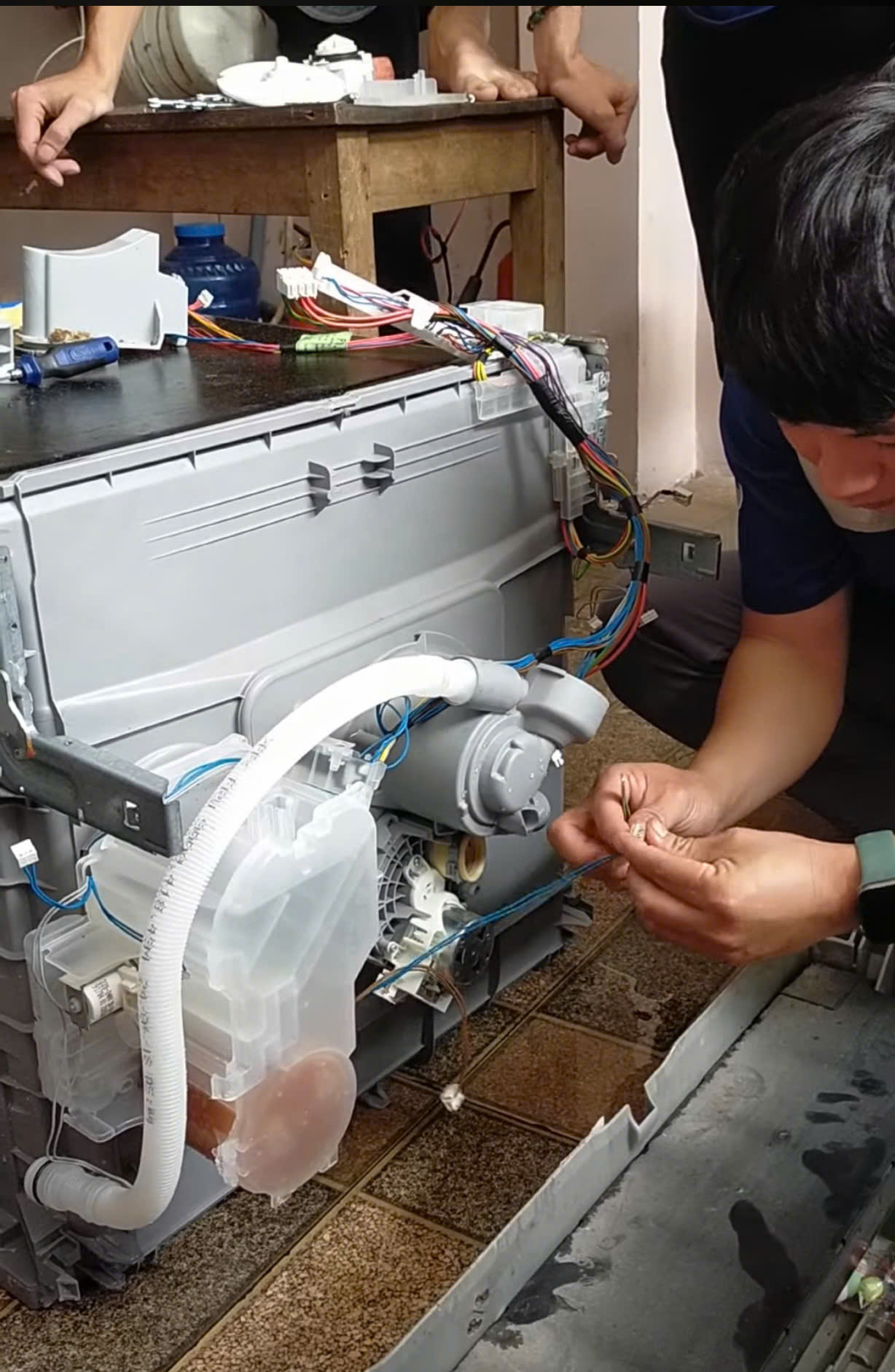 KĨ thuật sửa máy rửa bát Bosch tại Thanh Xuân