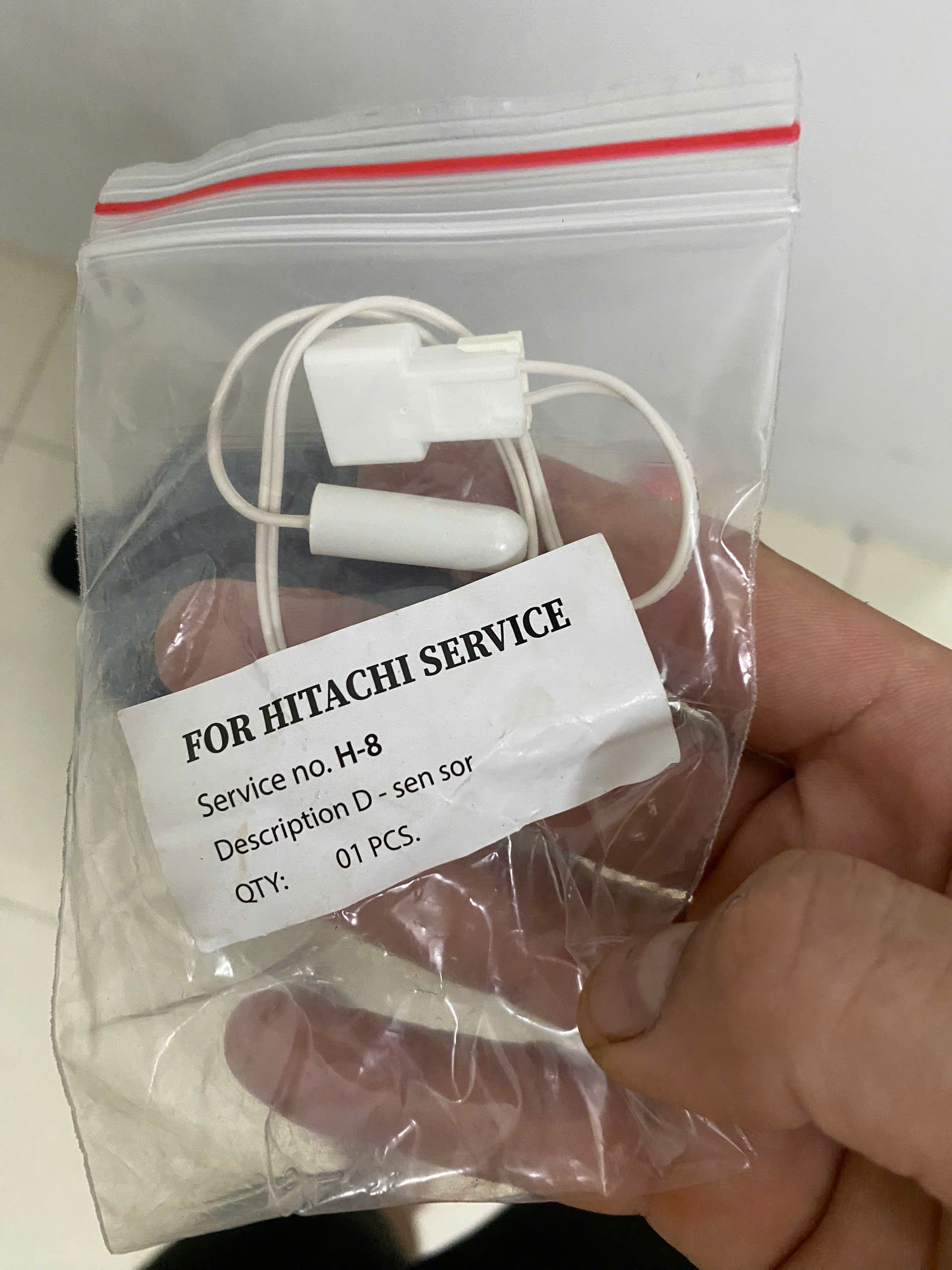 Tủ Lạnh Hitachi Không Hoạt Động? Nguyên Nhân Và Cách Kiểm Tra 2 Tủ lạnh Hitachi không hoạt động do cảm biến bị hỏng.