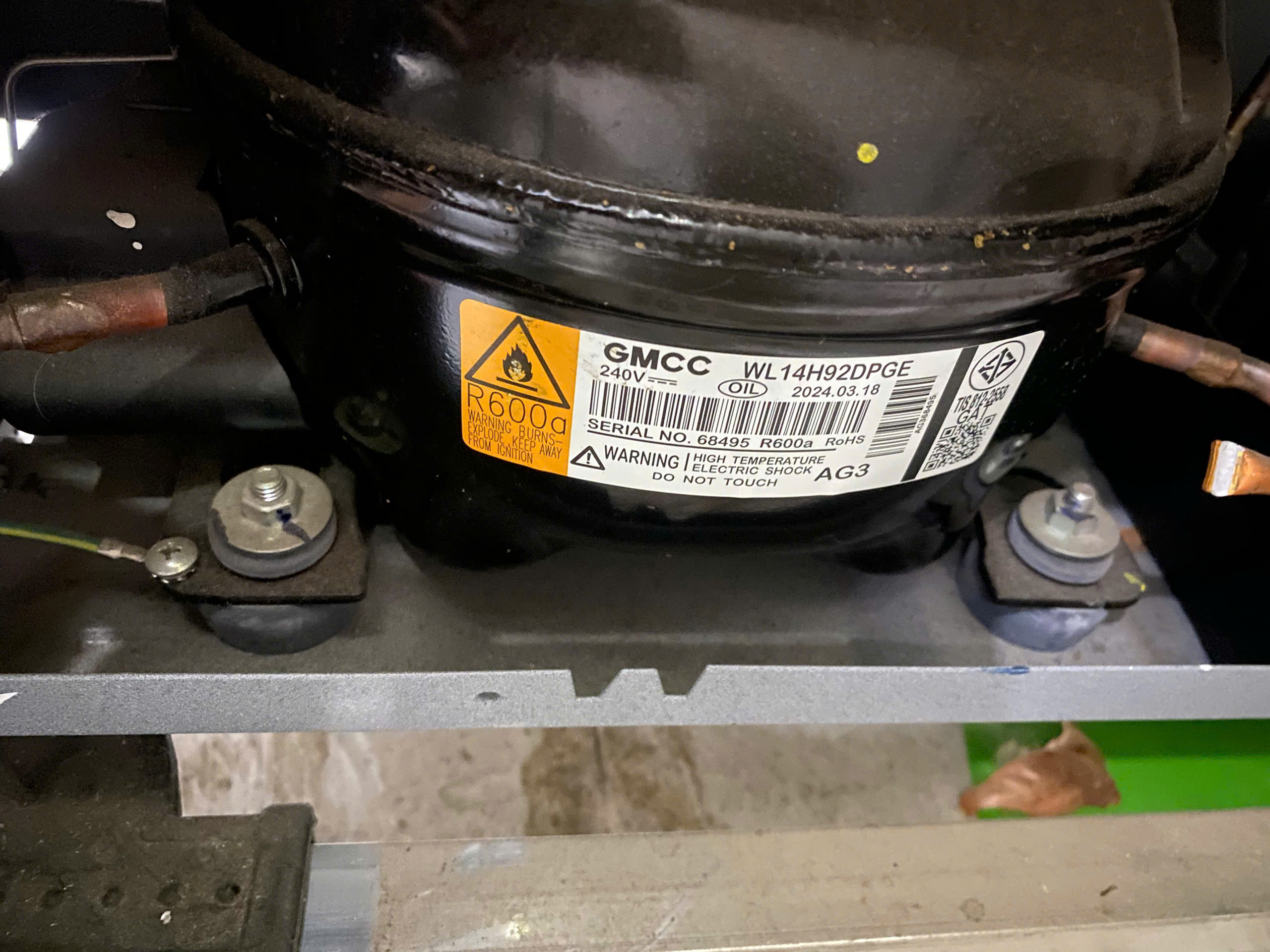 Tủ Lạnh Hitachi Không Hoạt Động? Nguyên Nhân Và Cách Kiểm Tra 4 Tủ lạnh Hitachi không hoạt động do lốc bị hỏng.