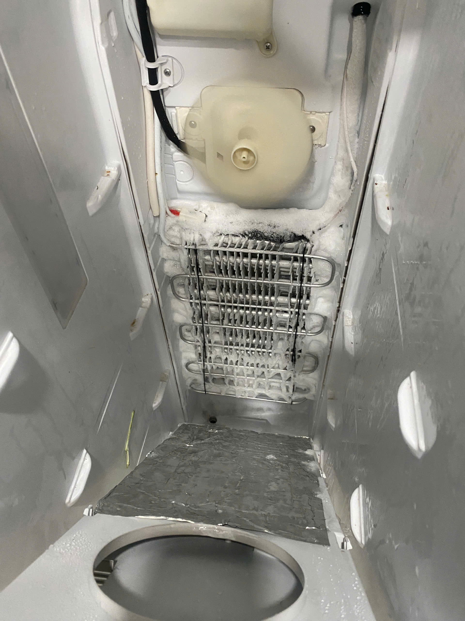 Tủ lạnh Smeg báo lỗi E1 là lỗi gì? Nguyên nhân và cách sửa triệt để ngay tại nhà 3 Tủ lạnh Smeg bị bó đá không lạnh